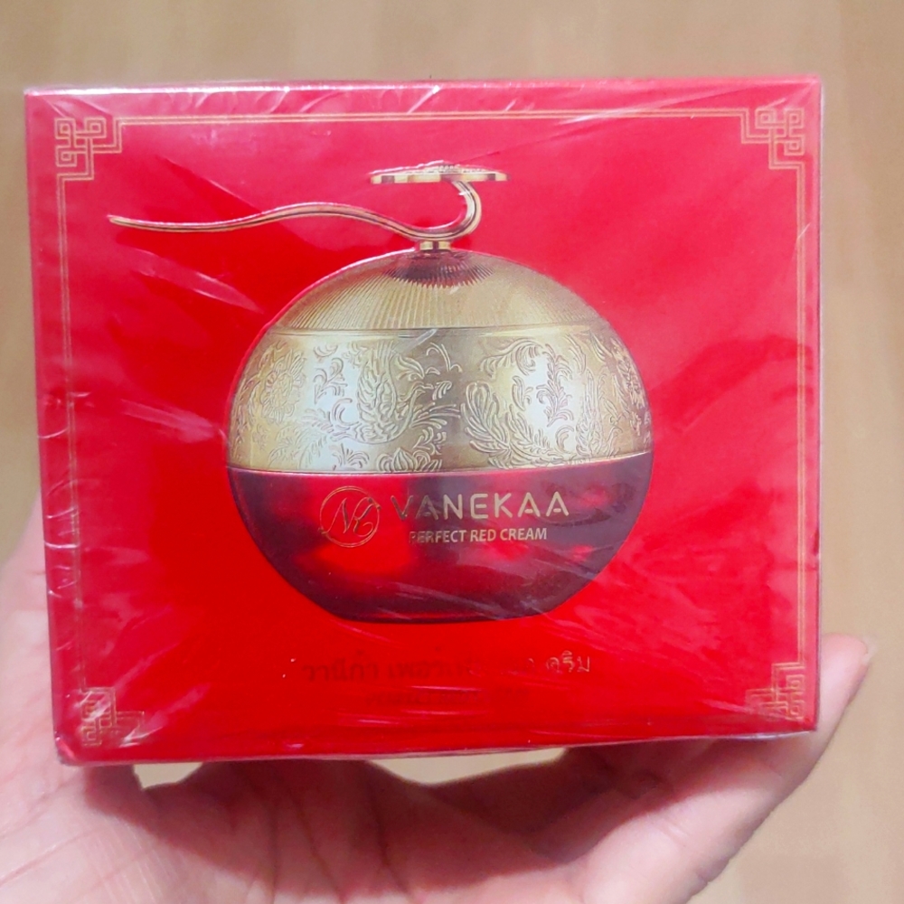 Vanekaa prefect red cream foundation
